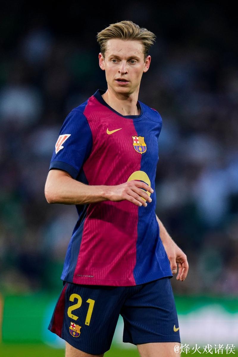 世体:德容将在下周国王杯首发;巴萨后腰位置首发人选未确定 世体:德容将在下周国王杯首发;巴萨后腰位置首发人选未确定